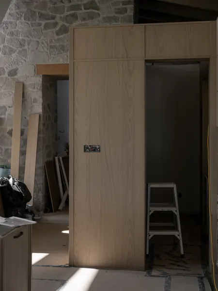On site — August 2026 — 094